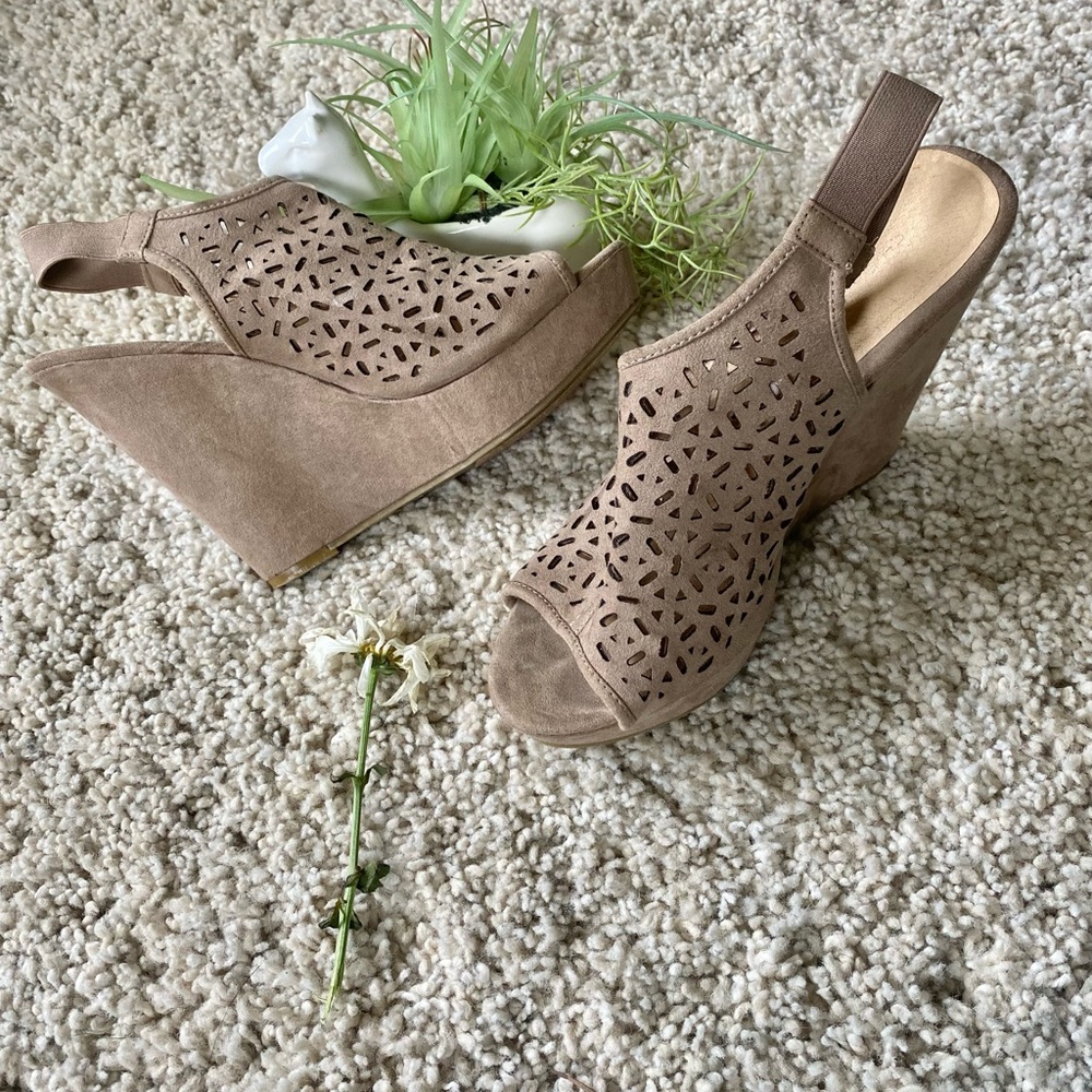 Adorable suade beautiful see through tan patterned peek toe high heeled … - Picture 4 of 4